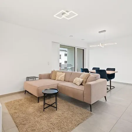 1 Bedroom - 5 Min Walk To Train Station