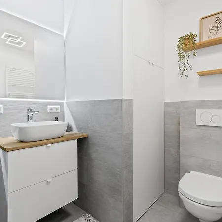 Апартаменты 1 Bedroom - 5 Min Walk To Train Station Петанж