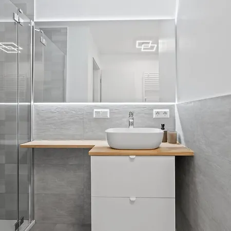 1 Bedroom - 5 Min Walk To Train Station * Петанж