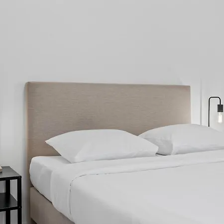 1 Bedroom - 5 Min Walk To Train Station *