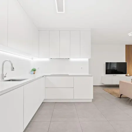 Апартаменты 1 Bedroom - 5 Min Walk To Train Station *